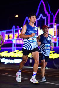 BIB: 4240, 42210, 4164
                            <button type="button" onclick="openModal(22858922)" class="btn btn-primary btn-sm float-right btn-popup" data-toggle="modal" data-target=".modal-high-quality">
                        <i class="fas fa-shopping-cart"></i> Add to Cart
                    </button>
                                            <button type="button" onclick="isThisMe(22858922, true)" class="btn btn-success btn-sm float-right btn-popup btn-isme hidden" data-toggle="tooltip" data-placement="bottom" title="นี่คือรูปของคุณใช่ไหม คลิกที่นี่เพื่อเอาเข้าอัลบั้ม">
                        <i class="fas fa-plus"></i> Add to album
                    </button>
                    <button type="button" onclick="isThisMe(22858922, false)" class="btn btn-warning btn-sm float-right btn-popup btn-isnotme hidden">
                        <i class="fas fa-ban"></i> Remove from album
                    </button>